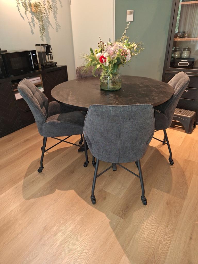 4 eetkamerstoelen met soft wielen antraciet, Huis en Inrichting, Stoffering | Vloerbedekking, Ophalen, Gebruikt, 75 m² of meer