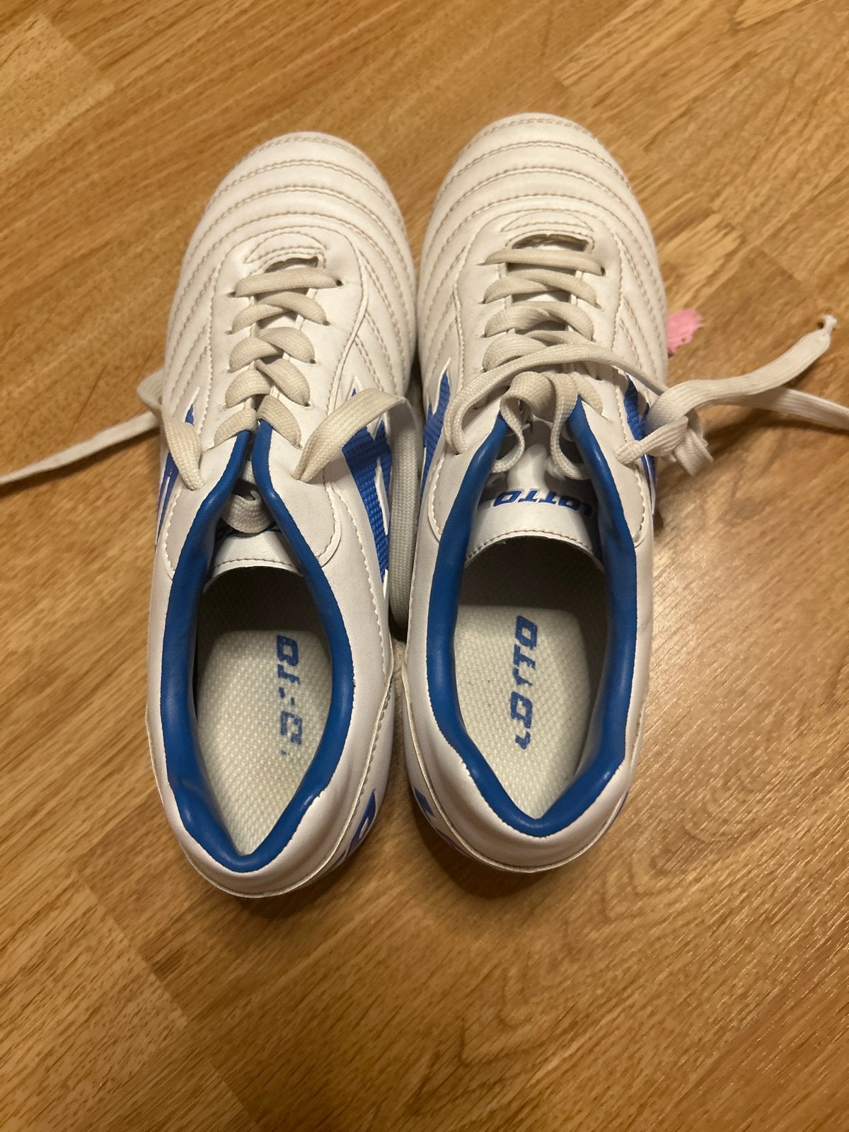 Lotto voetbalschoenen maat 39, Maat XS of kleiner, Ophalen of Verzenden, Gebruikt, Schoenen