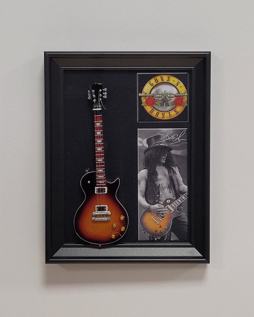Slash Guns N' Roses miniatuur gitaar op lijst wanddeco deco