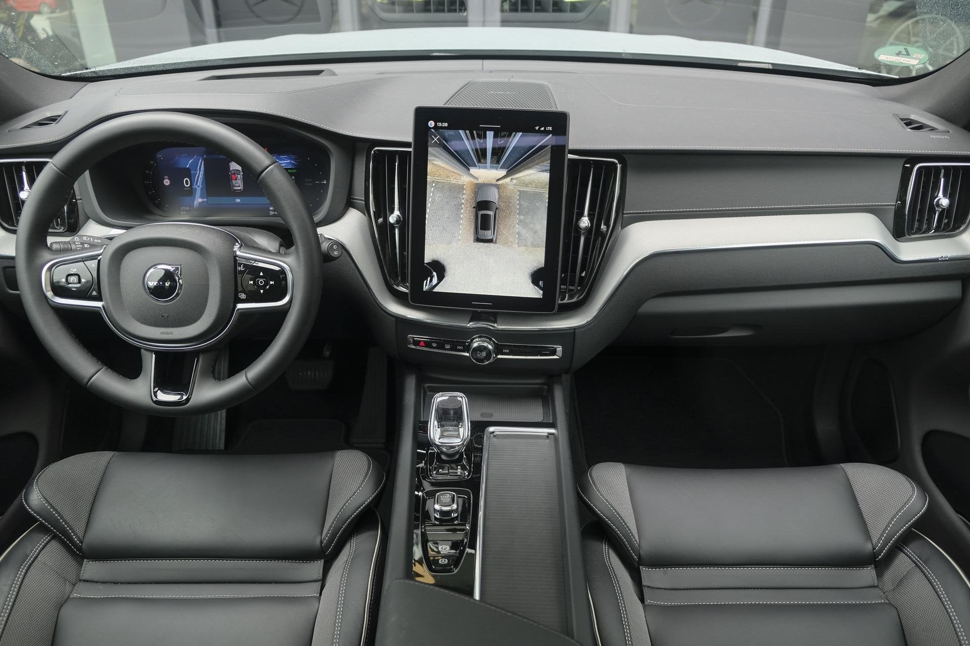 Volvo XC60 2.0 T8 455pk Plus Black edition Panoramadak *BTW*, Automaat, Gebruikt, Euro 6, 4 cilinders