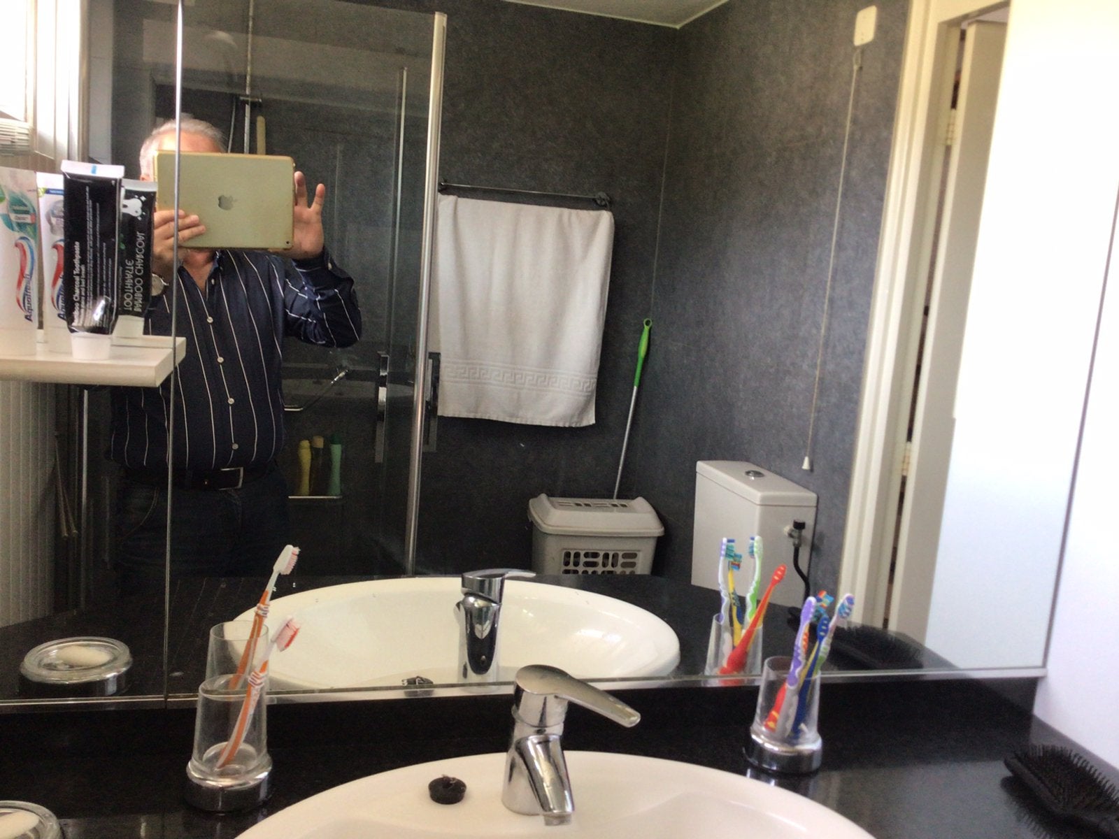 Compleet badkamer.