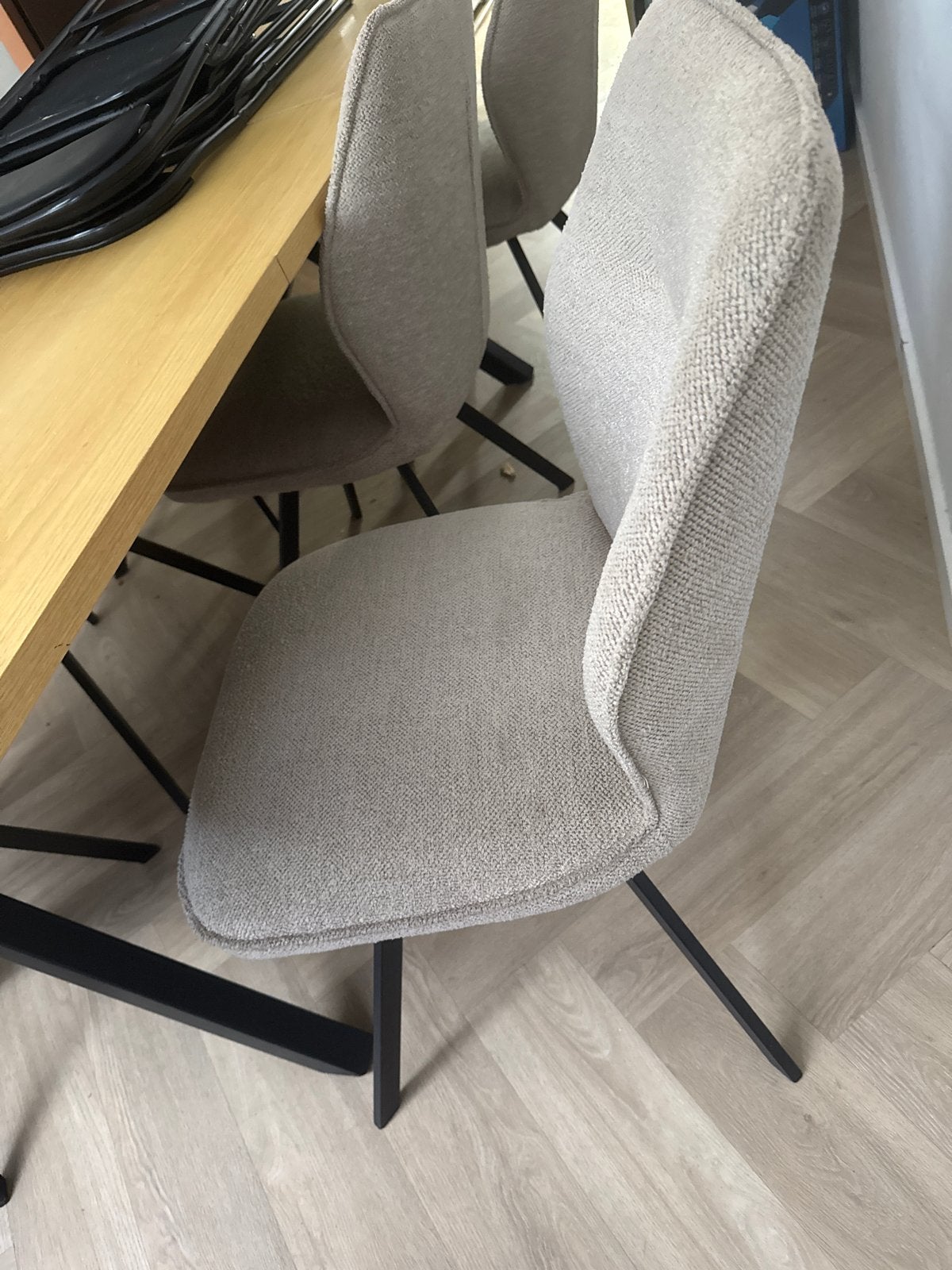 6 Kwantum Raffy eetkamerstoelen in goede staat kleur:.zand, Gebruikt, Overige kleuren, Ophalen of Verzenden, Stof