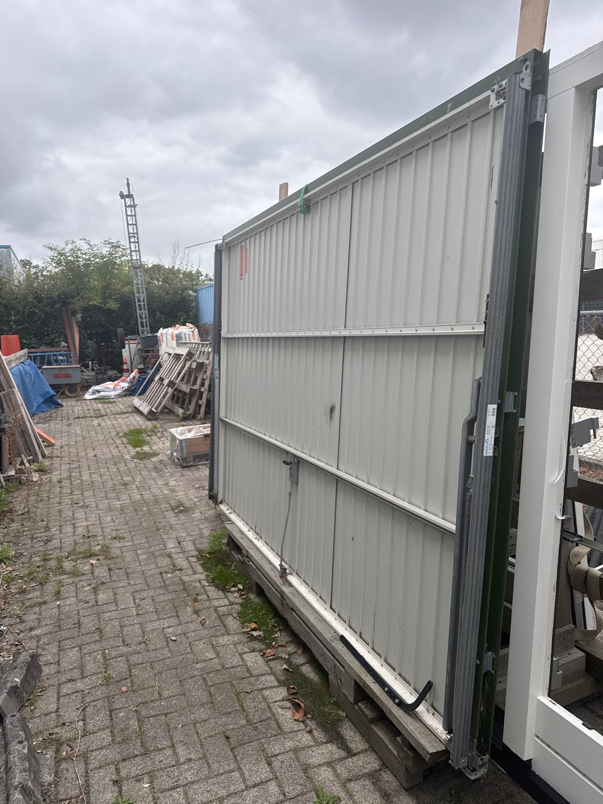 Garagedeur met motor en afstandsbediening, Doe-het-zelf en Verbouw, Ophalen, Gebruikt, 120 cm of meer, Garagedeur