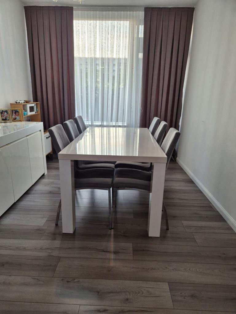 Eettafel met 6 stoelen., Ophalen