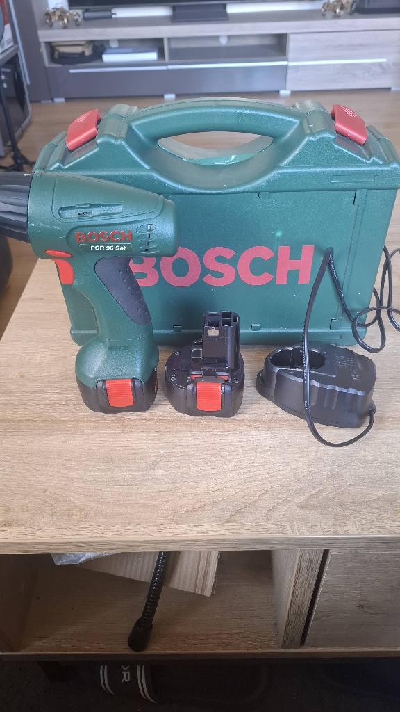 Accuboormachine BOSCH, Doe-het-zelf en Verbouw, Gereedschap | Boormachines, Ophalen of Verzenden, Zo goed als nieuw, Minder dan 400 watt