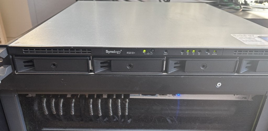 Synology RS818+ (8gb ram), Computers en Software, Ophalen of Verzenden, Zo goed als nieuw