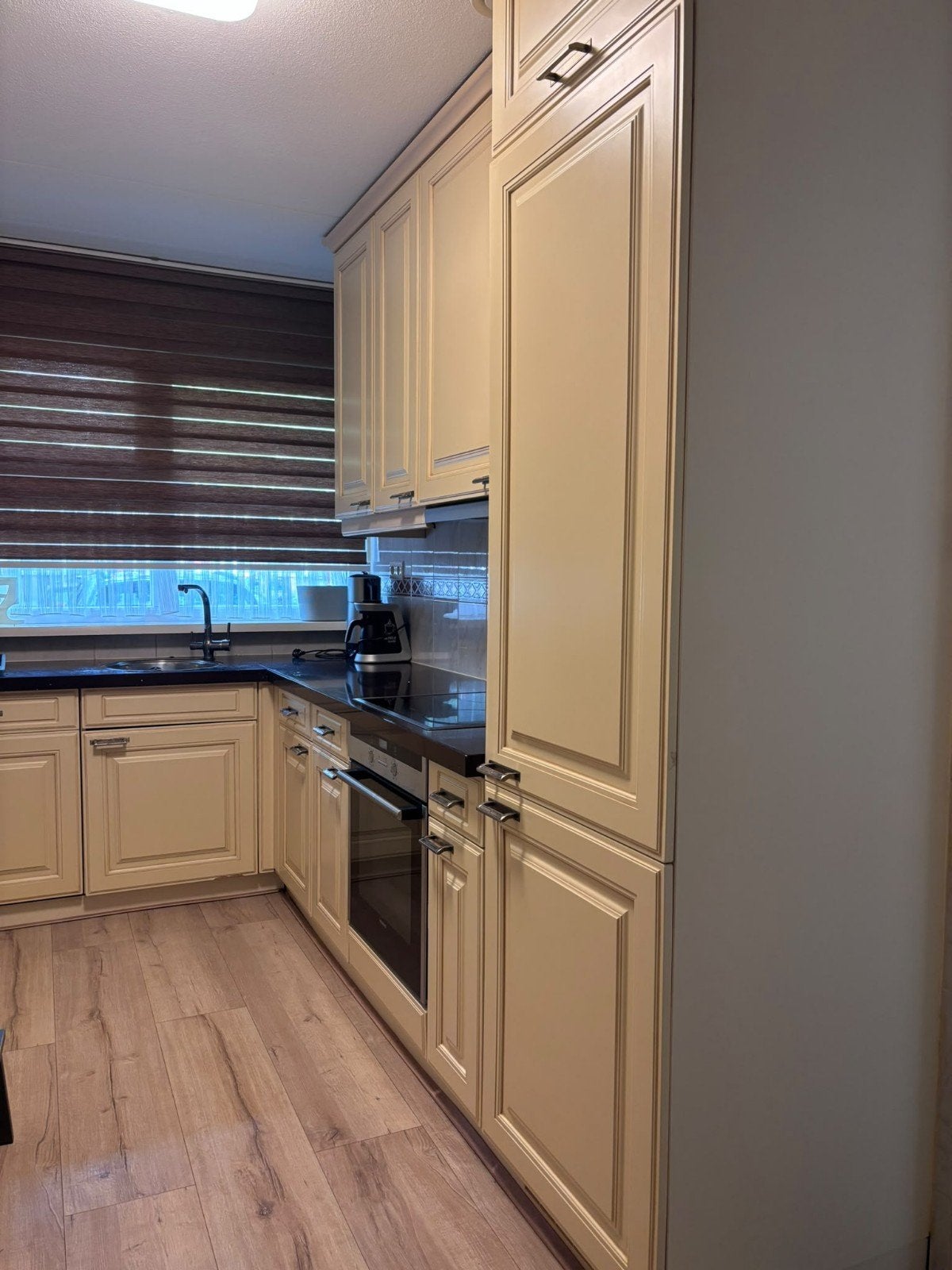 Foto 5 van Complete keuken met koelkast , oven, en vaatwasser