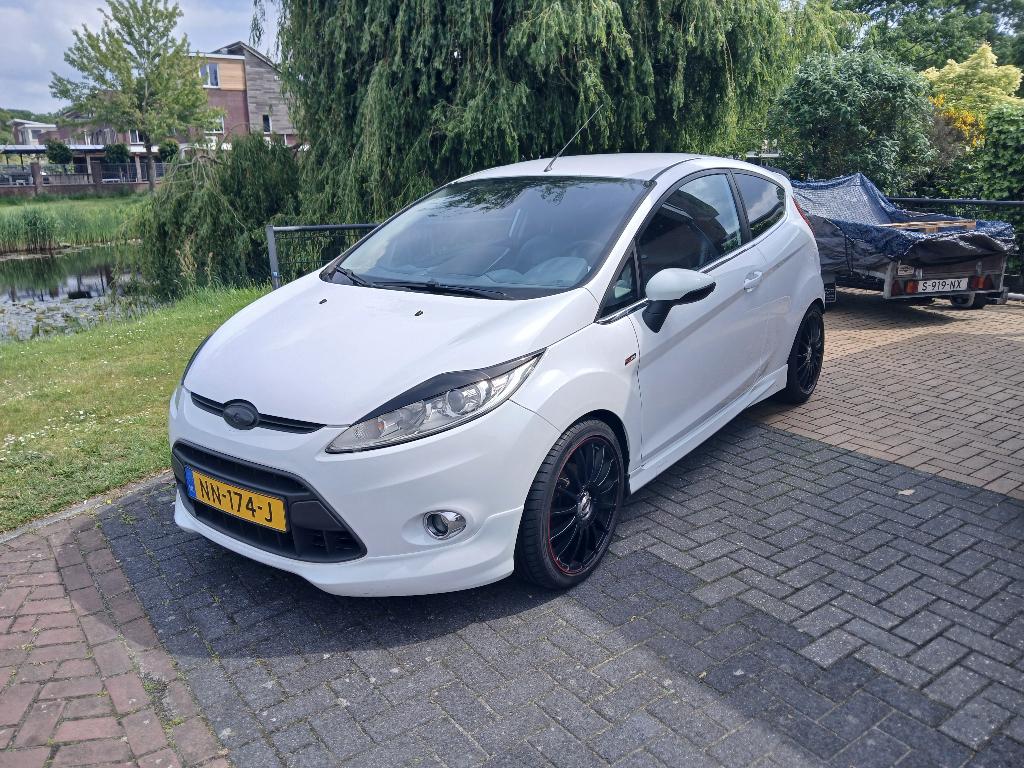 Ford Fiësta 1.4 71KW 3DR 2009 Wit, Auto's, Ford, Voorwielaandrijving, 4 cilinders, Wit, Leder