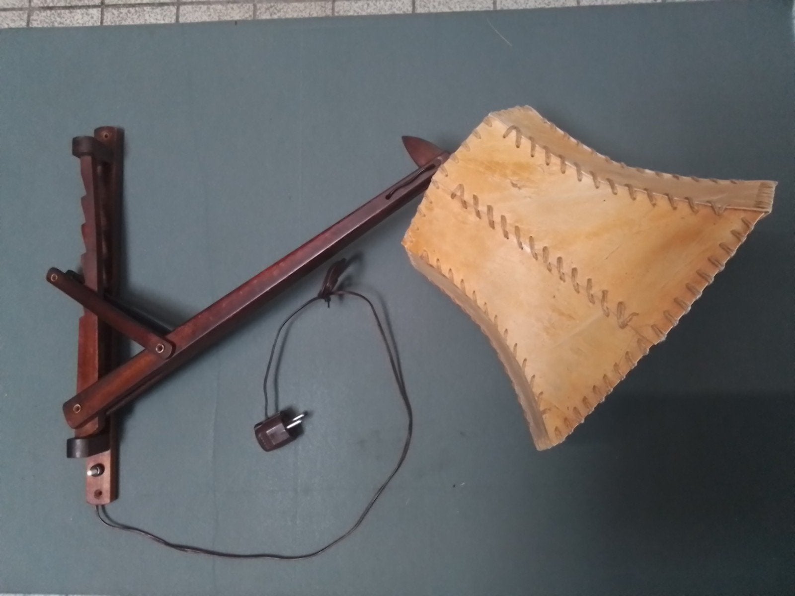 Vintage houten schaarlamp met leren kap, Ophalen of Verzenden
