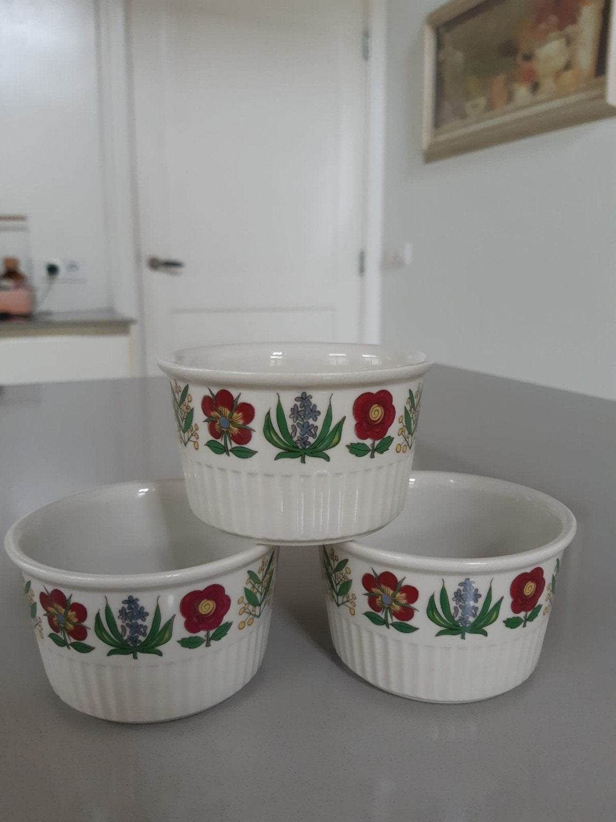 3  gebloemde Ovenschaaltjes Villeroy en Boch in Nieuwstaat, Ophalen of Verzenden, Overige stijlen, Porselein, Schaal of Schalen