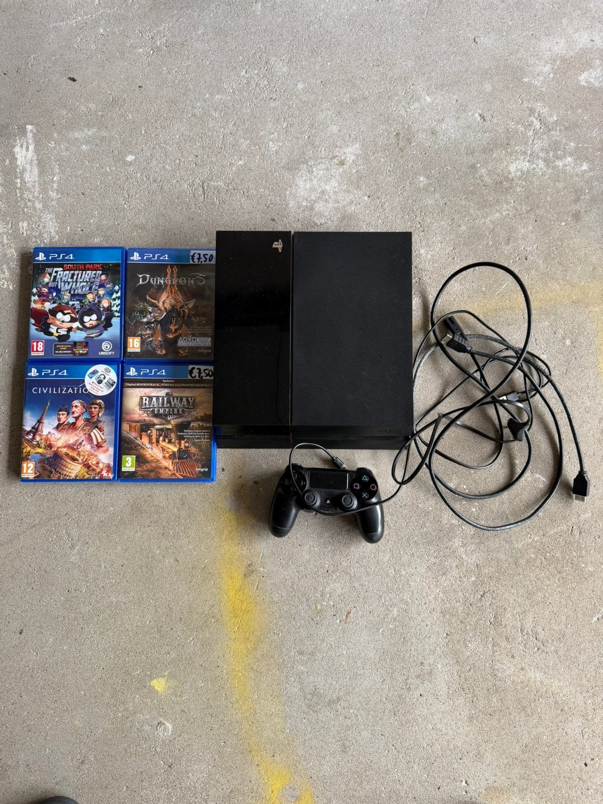 Ps4 compleet met 4 spellen, Spelcomputers en Games, Ophalen of Verzenden, Zo goed als nieuw, Met 1 controller, Original