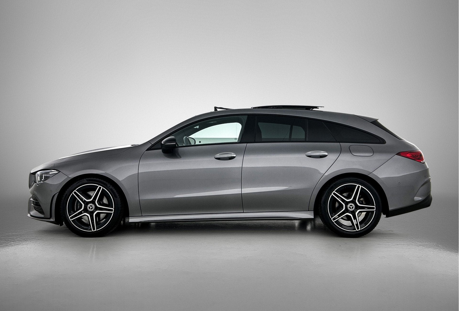 Mercedes-Benz CLA-Klasse Shooting Brake 200 AMG-line | Night, 730 kg, Gebruikt, 4 cilinders, 163 pk