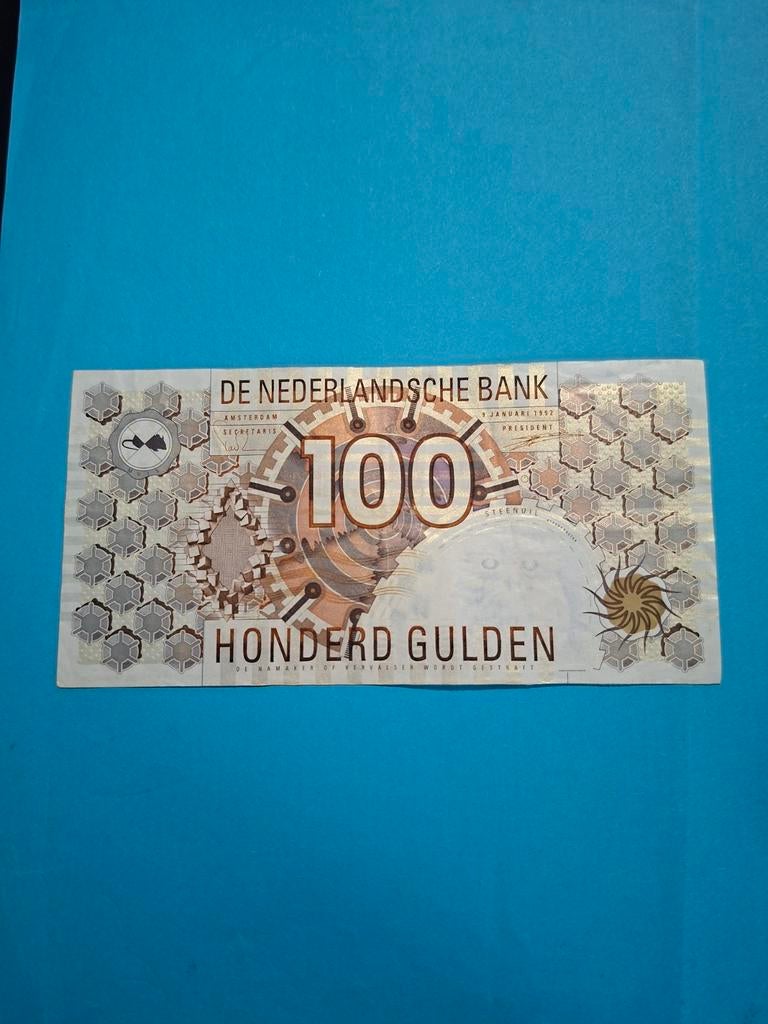 100 gulden steenuil uit 1992 in PR-
Serie nummer 1070, Ophalen of Verzenden, 100 gulden, Los biljet