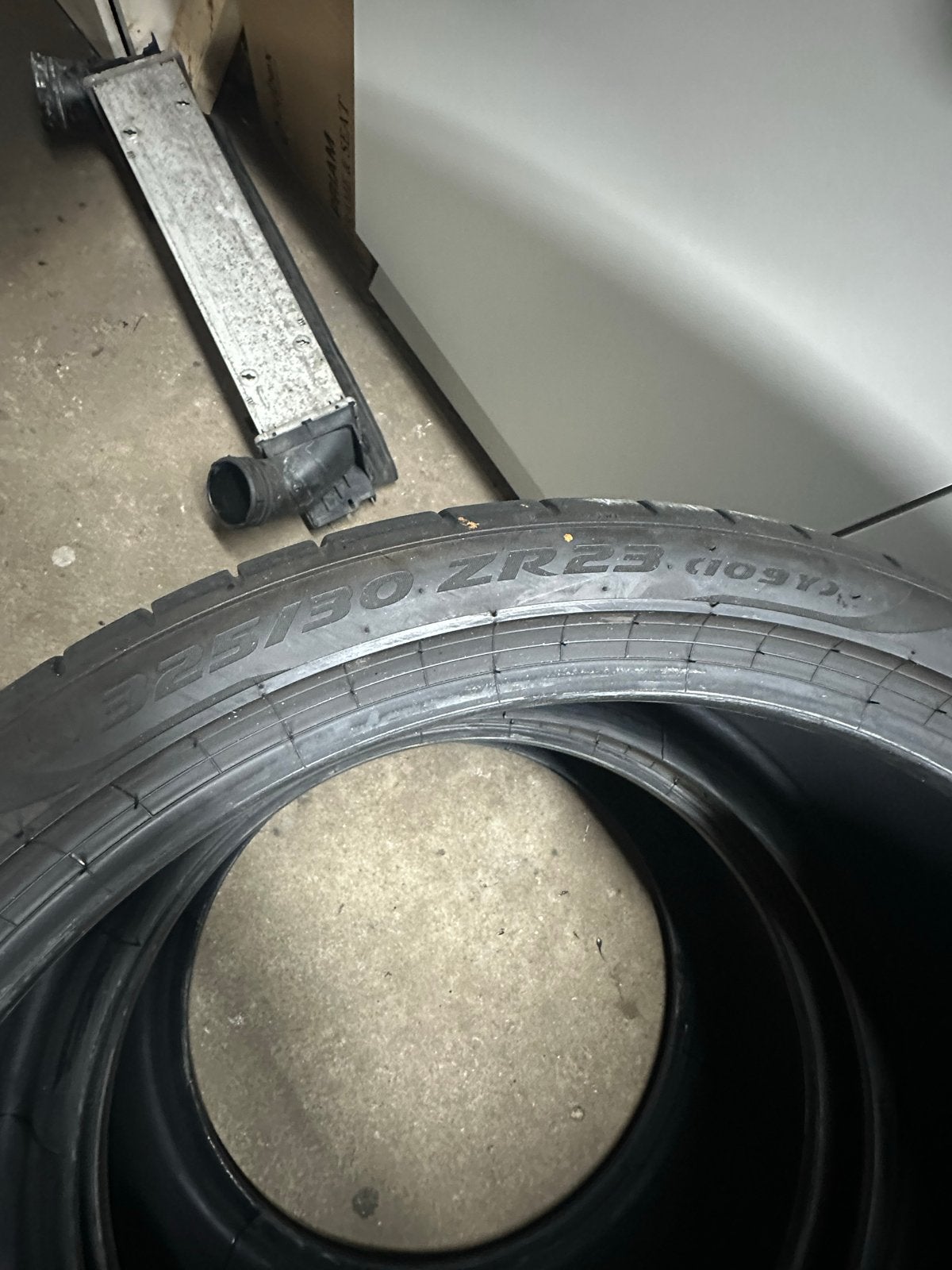 Pirelli P Zero banden 325 30 ZR 23 5.2mm, Ophalen, Gebruikt, 325 mm, Overige maten