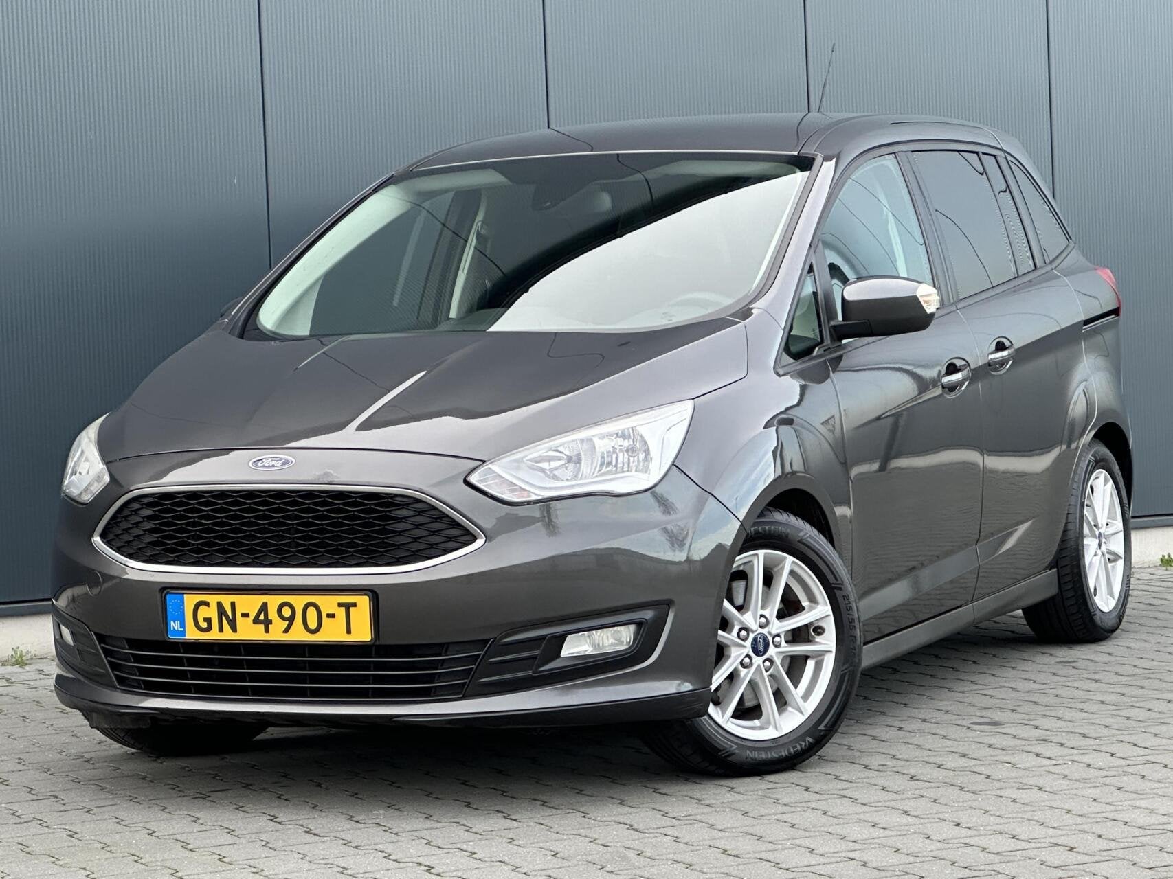 Ford Grand C-Max 1.0 Trend 7-Persoons - Navi - Trekhaak - Cr, Voorwielaandrijving, 745 kg, Gebruikt, 7 stoelen