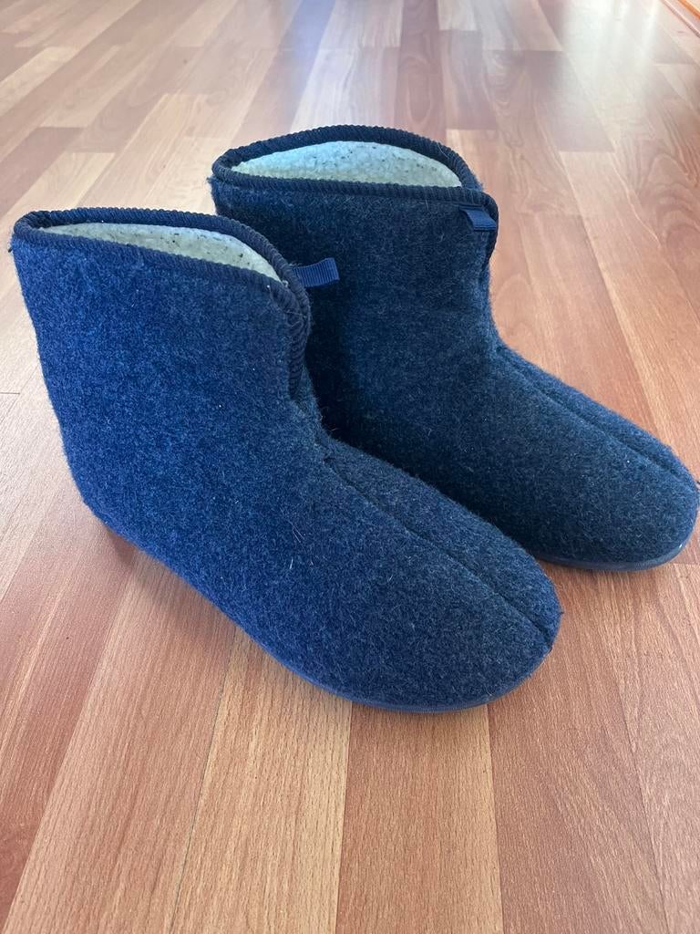 Bijna gratis Pantoffels maat 43, Ophalen of Verzenden, Zo goed als nieuw, Blauw, Pantoffels of Sloffen
