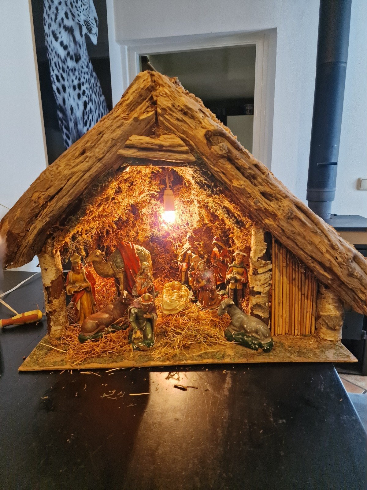 grote houten oude kerstal, Ophalen