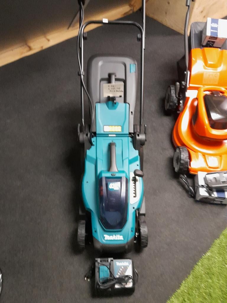 Makita accumaaier nieuw., Tuin en Terras, Ophalen of Verzenden, Nieuw