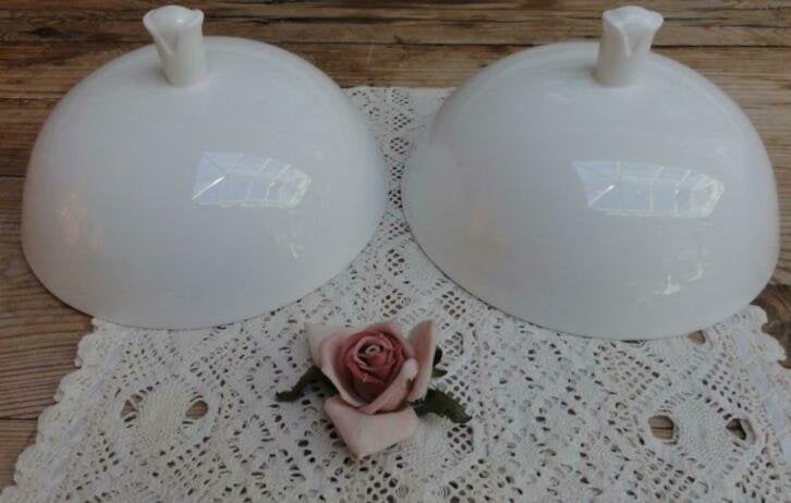 2 Off white porseleinen stolpjes/ foodcover, -, -, Overige typen, Ophalen of Verzenden