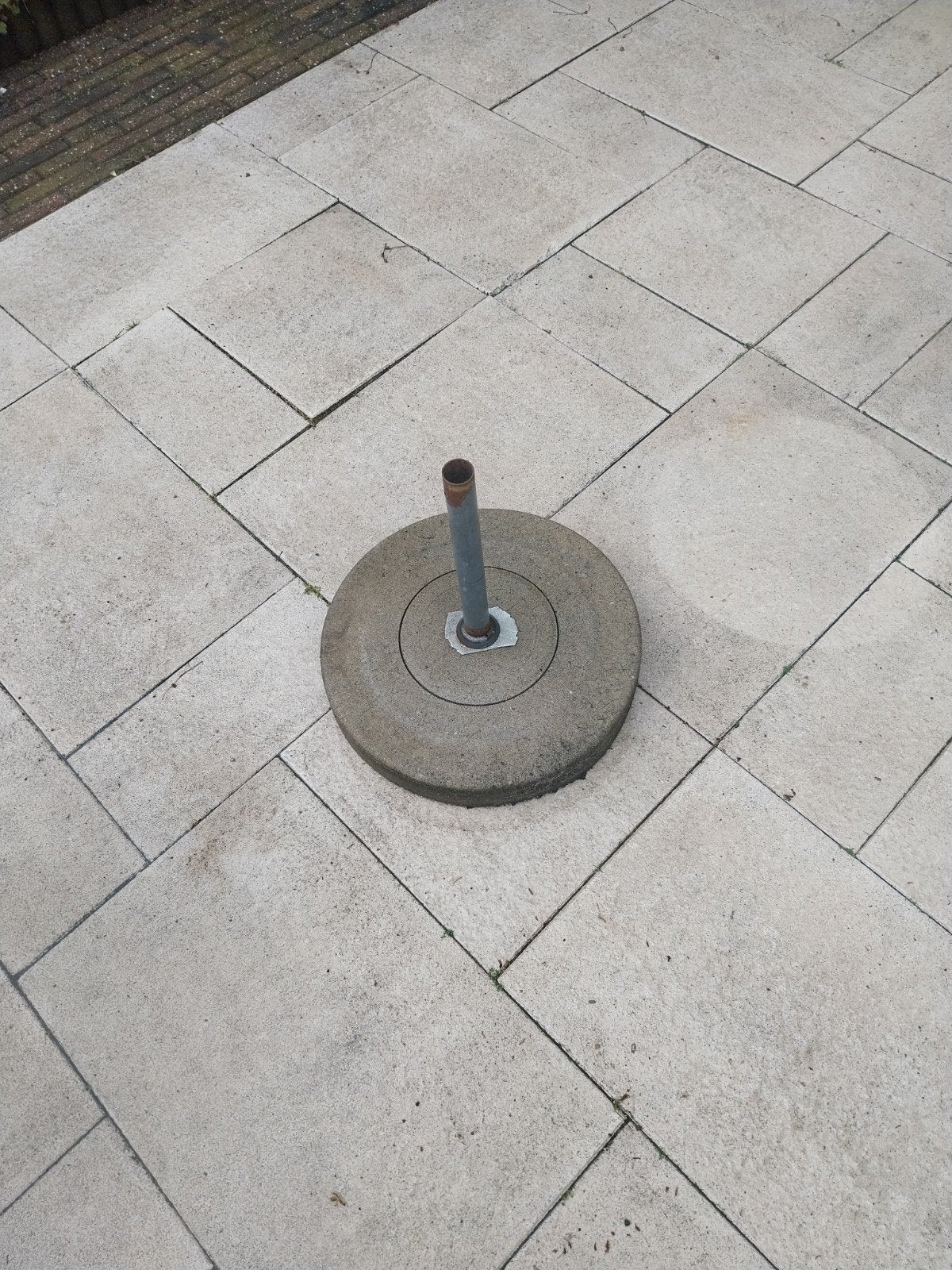gratis betonnen parasolvoet., Ophalen, Gebruikt, Minder dan 1 meter, Parasolvoet