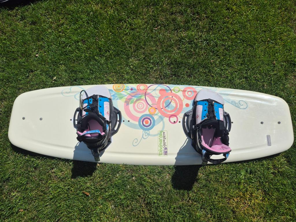 Hyperlite Divine 134 Wakeboard, Ophalen, Gebruikt, Board