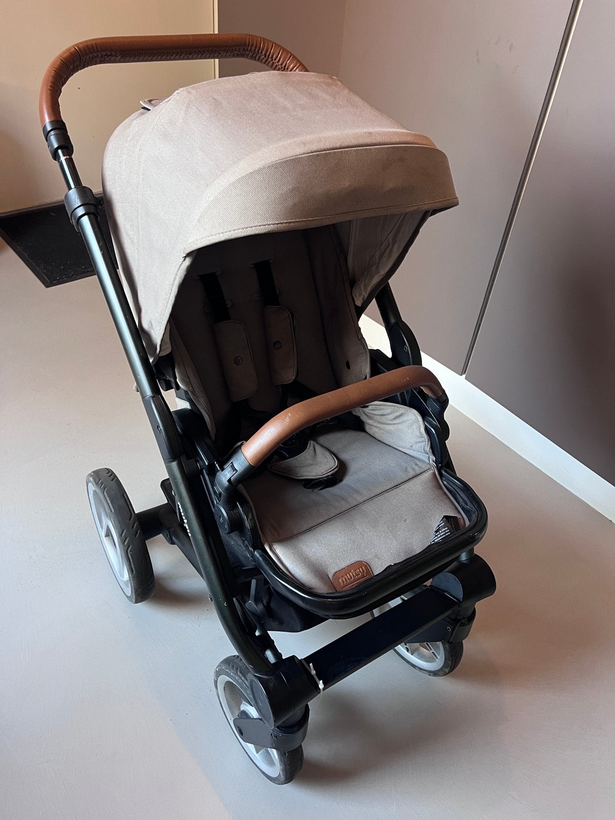 Mutsy Nio kinderwagen met kleine mankement aan wielen, Gebruikt, Met reiswieg, Mutsy, Ophalen