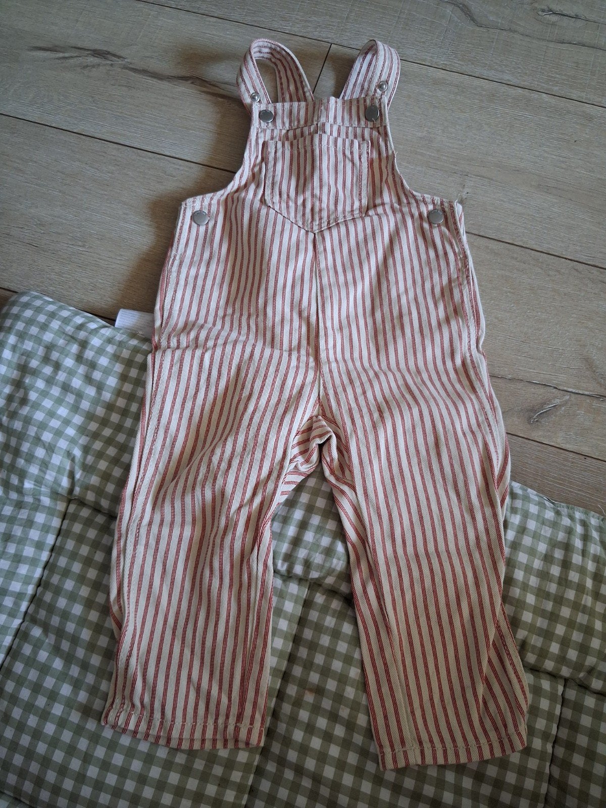 Schattige gestreepte katoenen tuinbroek maat 86, Kinderen en Baby's, Babykleding | Maat 68, Gebruikt, Jongetje of Meisje, Because I love you