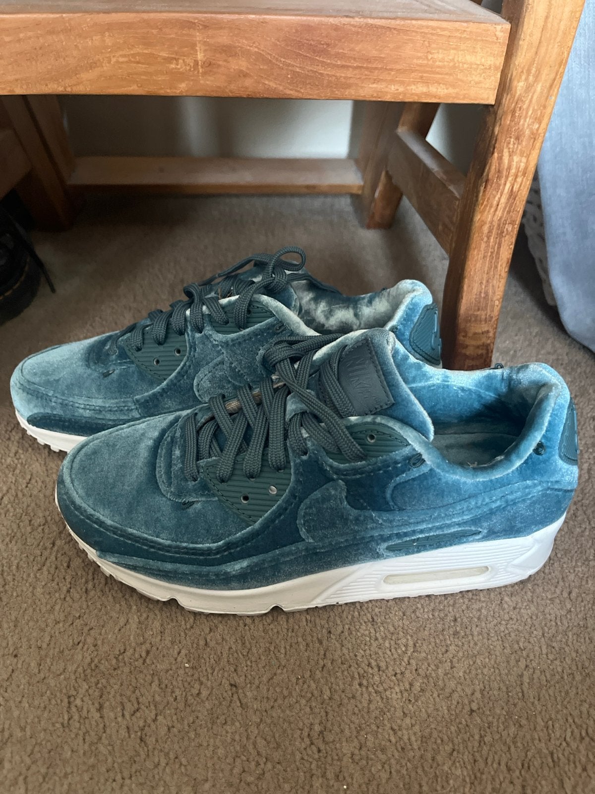 Nike Air Max 90 Velvet - Maat 37,5, Kleding | Dames, Blauw, Ophalen of Verzenden, Sneakers of Gympen, Zo goed als nieuw