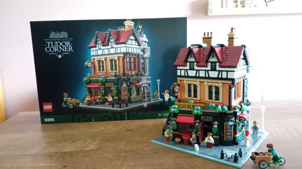 Lego 10350 Tudor Corner, Lego, Ophalen of Verzenden, Zo goed als nieuw, Compleet