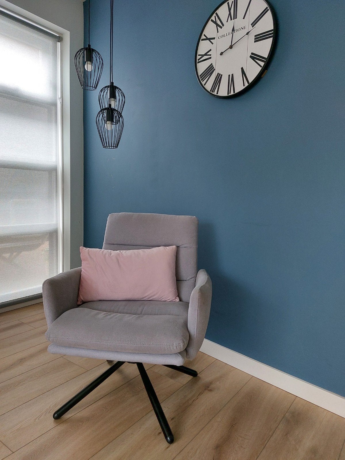 Grijze fauteuil met draaivoet, Ophalen, Modern, Comfortabel, 75 tot 100 cm, Zo goed als nieuw