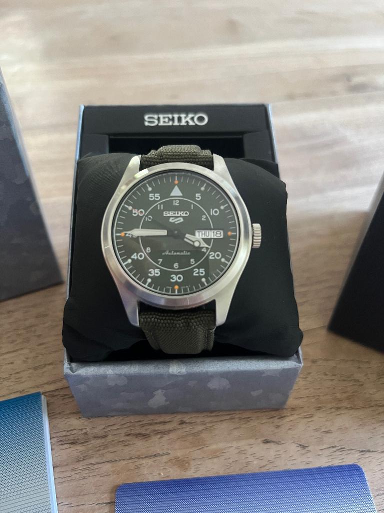 Seiko 5 sporflieger groen complete set, Sieraden, Tassen en Uiterlijk, Horloges | Heren, Polshorloge, Ophalen of Verzenden, Zo goed als nieuw