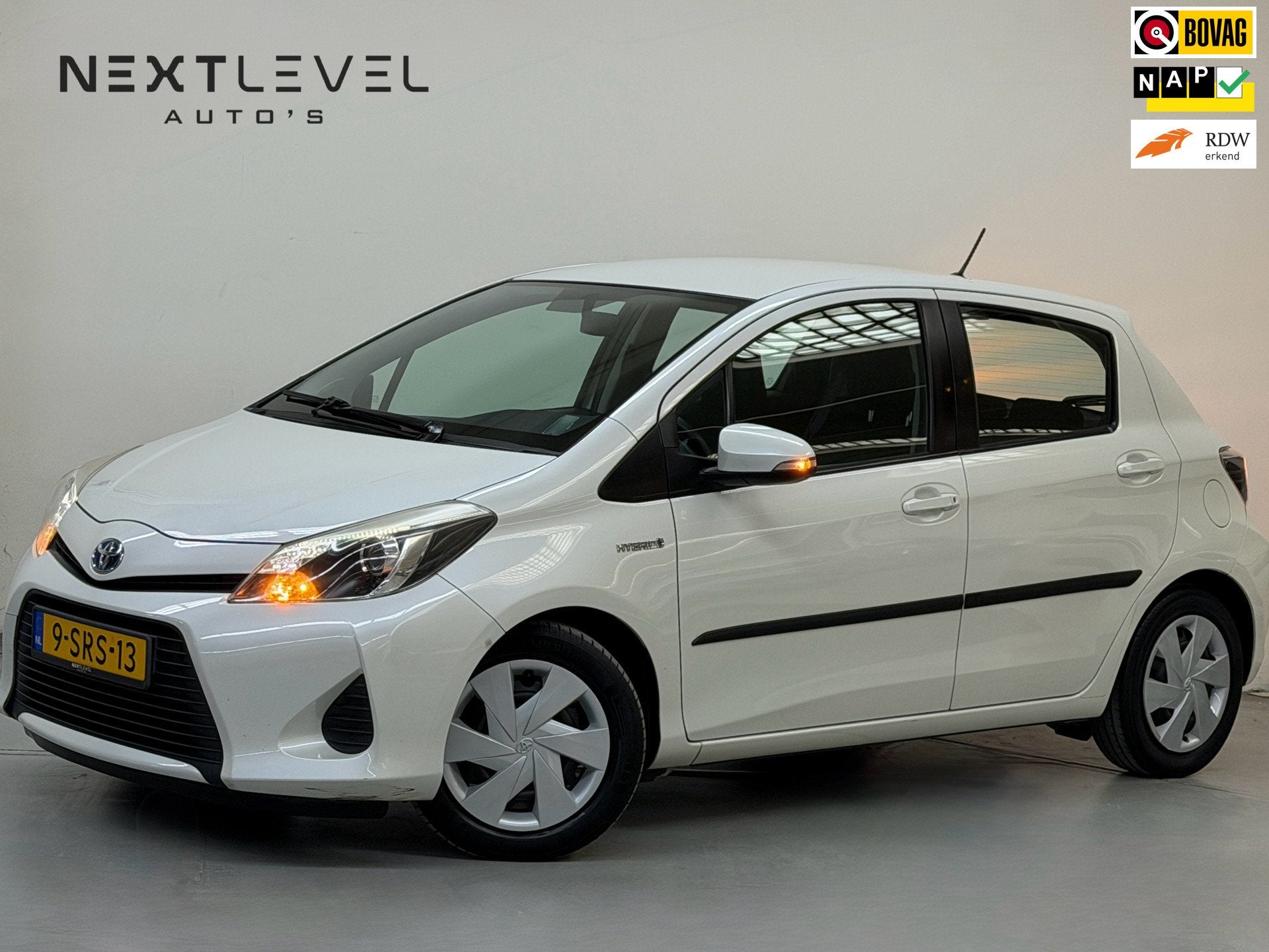 Toyota Yaris 1.5 Full Hybrid Aspiration NL Auto Camera Cruis, Euro 5, Gebruikt, 4 cilinders, Origineel Nederlands