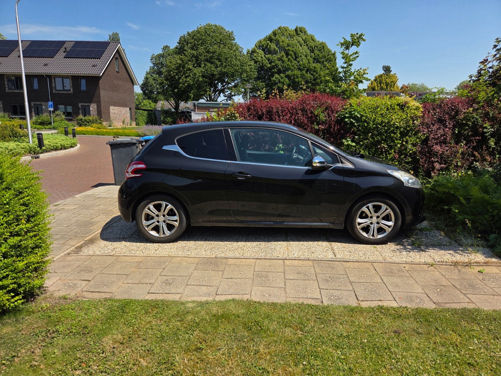 Peugeot 208 1.4 VTI 70KW/95PK 3-D 2012 Zwart | 138.912 km, Auto's, Voorwielaandrijving, Zwart, Leder en Stof, Zwart