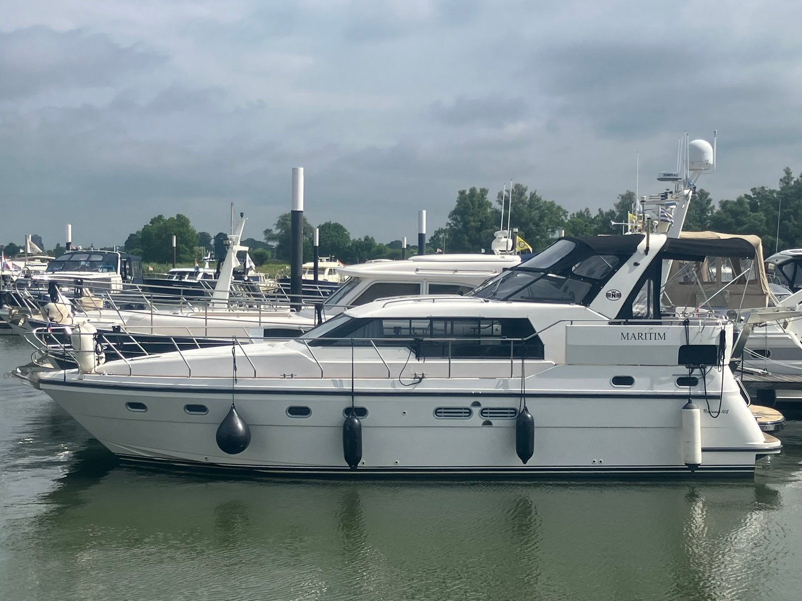 zeer mooie polyester Neptunus 108 express twin motoryacht ., Ophalen of Verzenden, Zo goed als nieuw