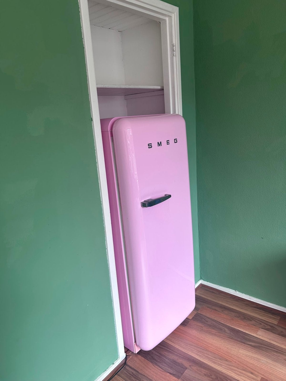 Smeg koelkast roze - Retro design met vriesvak, Ophalen, 150 tot 200 liter, Gebruikt, 140 tot 160 cm