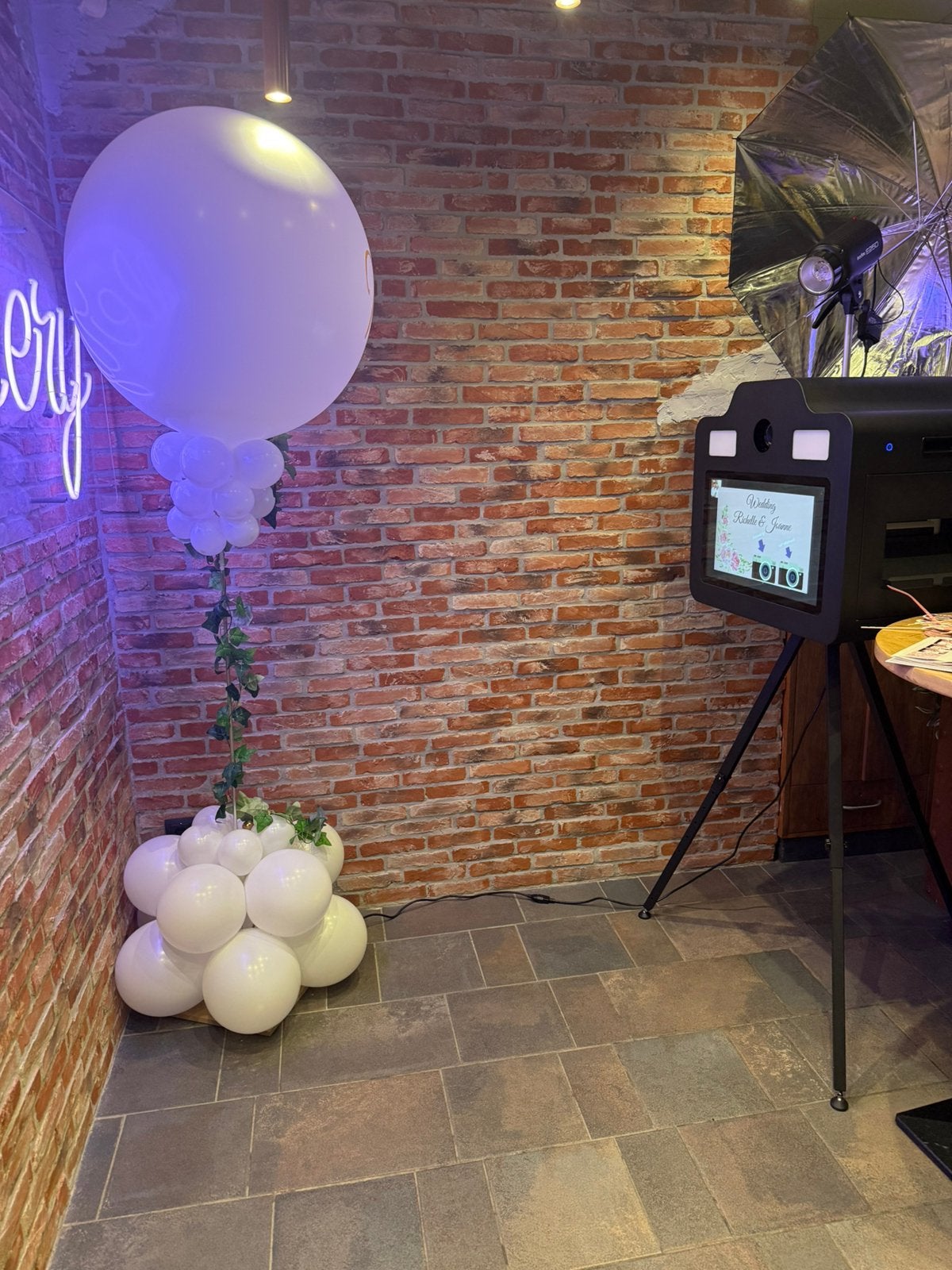 Photobooth te huur v.a. €150,-, Hobby en Vrije tijd, Feestartikelen | Verhuur, Ophalen of Verzenden, Zo goed als nieuw, Verjaardag