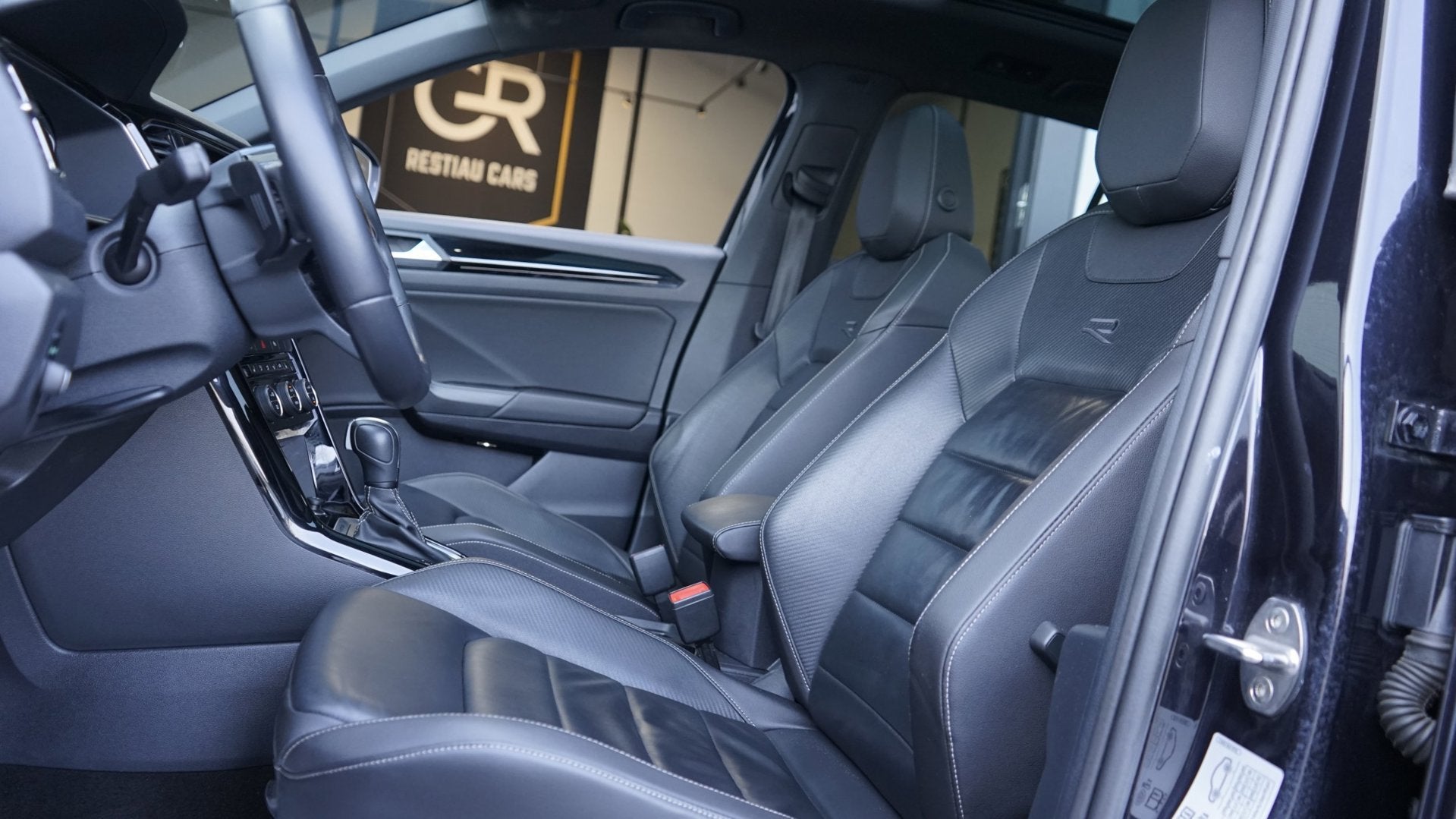Volkswagen T-Roc R 2.0 TSI 4Motion AUTOMAAT-ACC-BEATS-CAMERA, Auto's, Volkswagen, Automaat, Gebruikt, Zwart, 4 cilinders