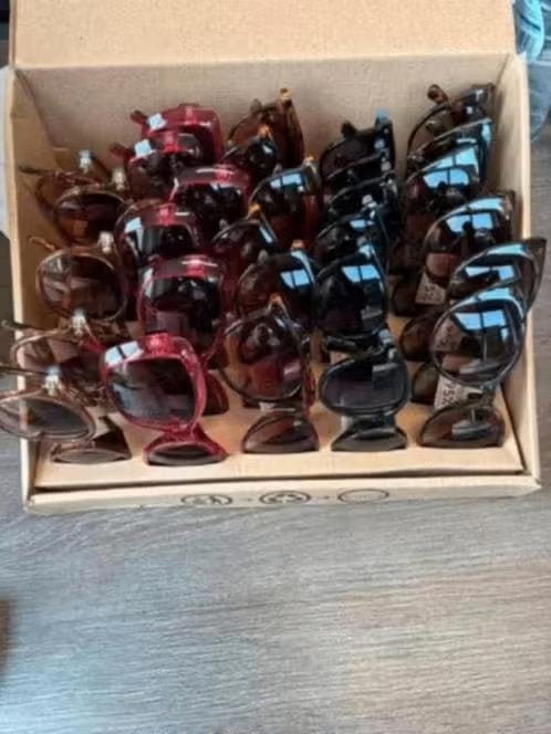 NIEUW! Display met 5 soorten totaal 30 zonnebrillen bieden, Overige merken, Zonnebril, Overige kleuren, Nieuw