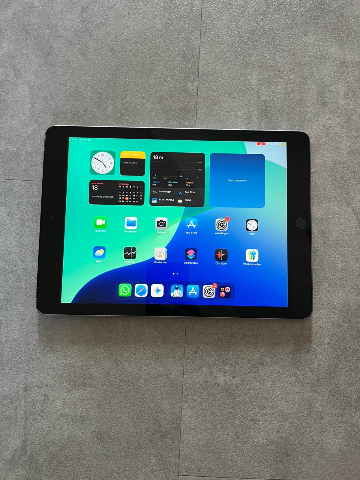 iPad 6e Generatie Spacegrey 128gb + Keyboard case Nieuwstaat, 10 inch, Apple iPad, Zwart, Ophalen of Verzenden