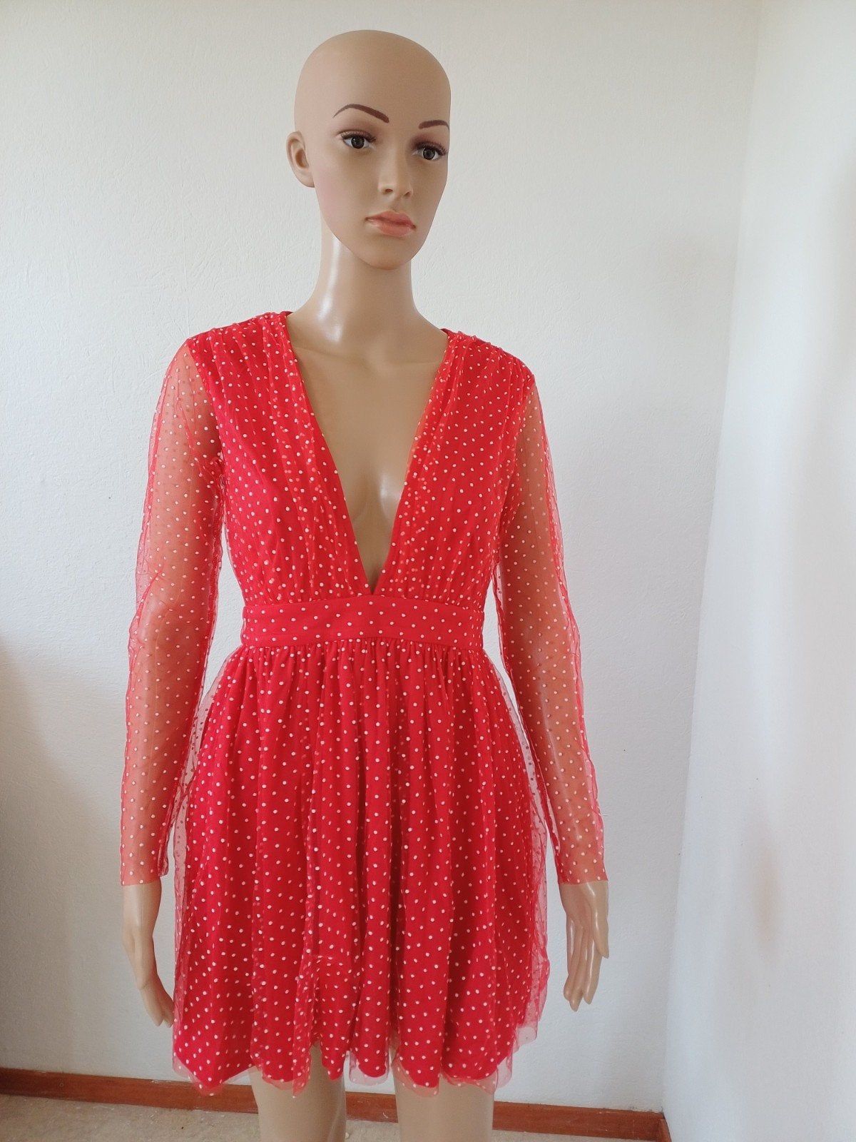 Rode jurk met stippen en lange mouwen, Nieuw, Ophalen of Verzenden, Onbekend, Maat 34 (XS) of kleiner