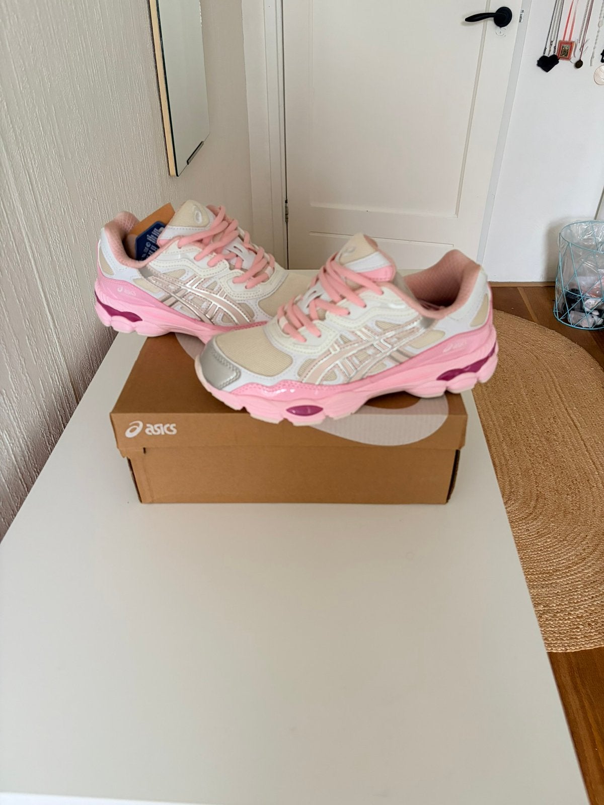 Asics nyc, Ophalen of Verzenden, Zo goed als nieuw, Sneakers of Gympen