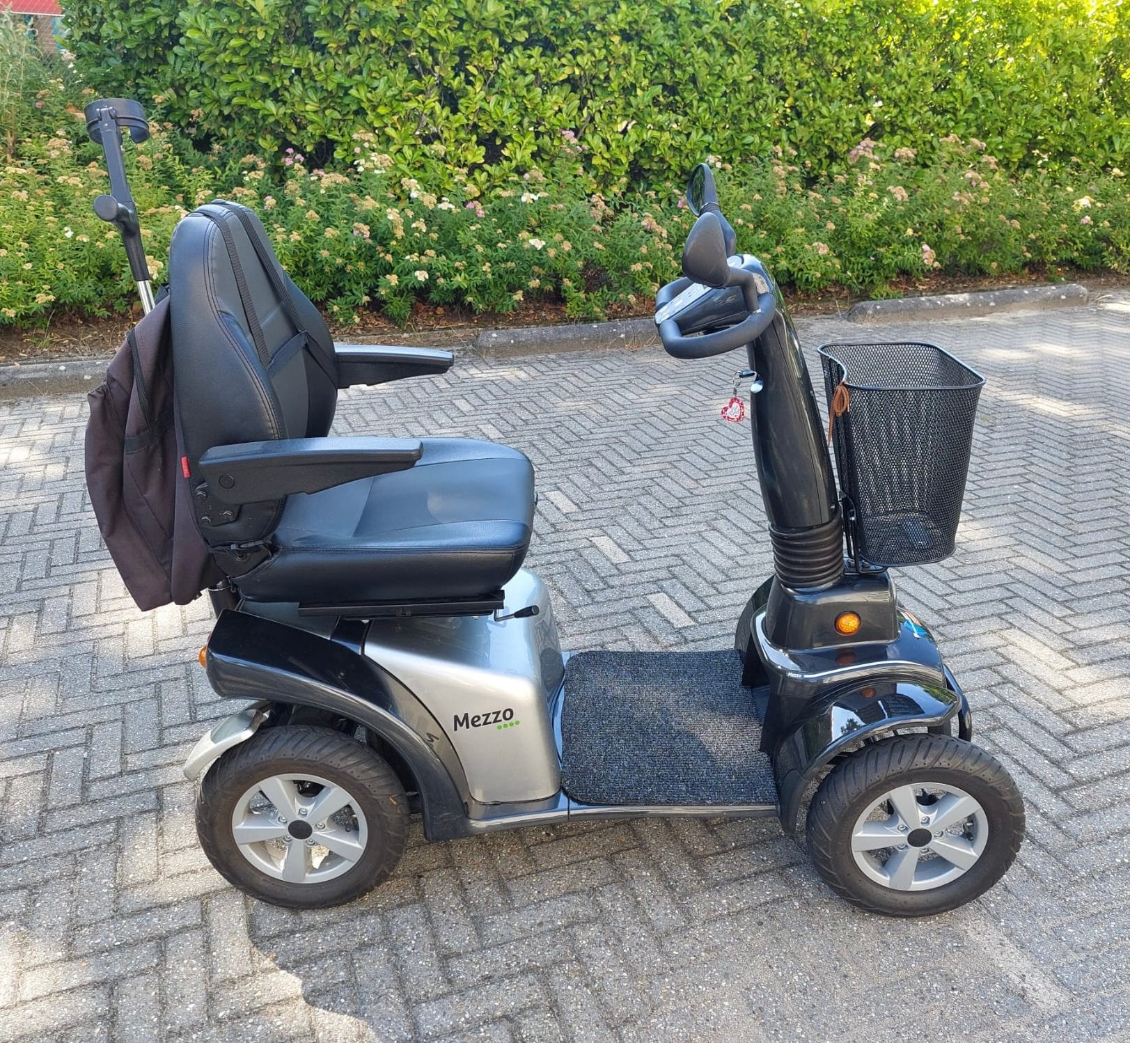 Life & Mobility Mezzo 4 wielen scootmobiel zilver/grafiet, Diversen, Ophalen, Zo goed als nieuw, 16 km/u of meer