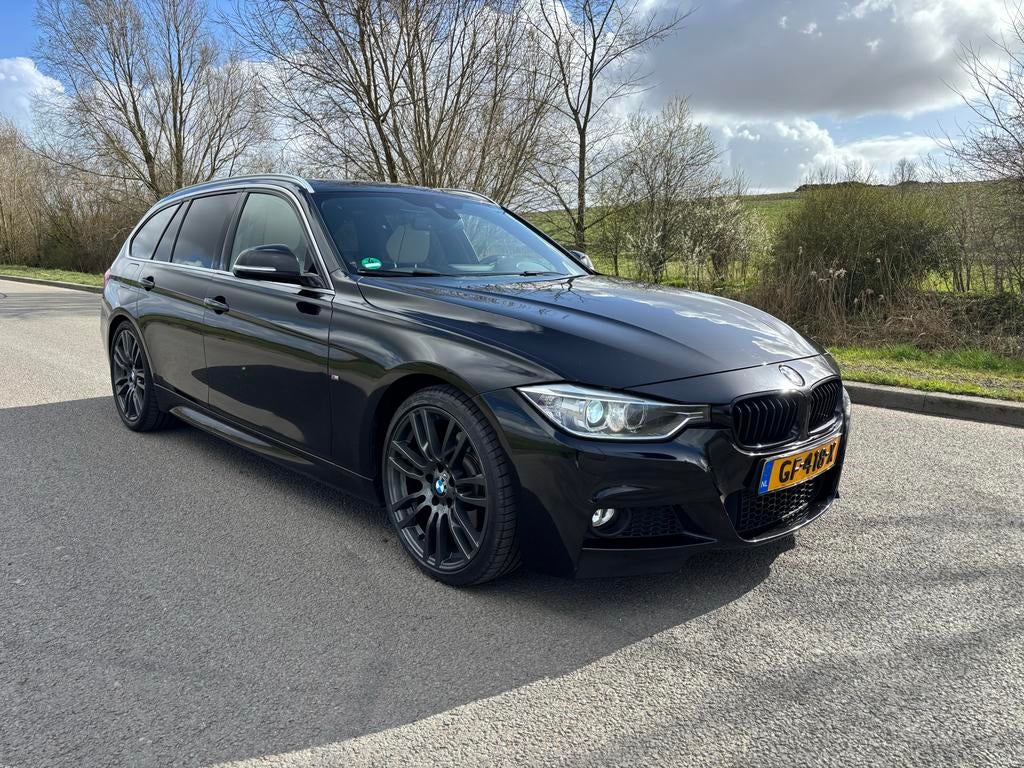 BMW 3-Serie 330D Touring AUT 2013 Individual High Executive, Auto's, BMW, Automaat, Achterwielaandrijving, 1800 kg, Beige