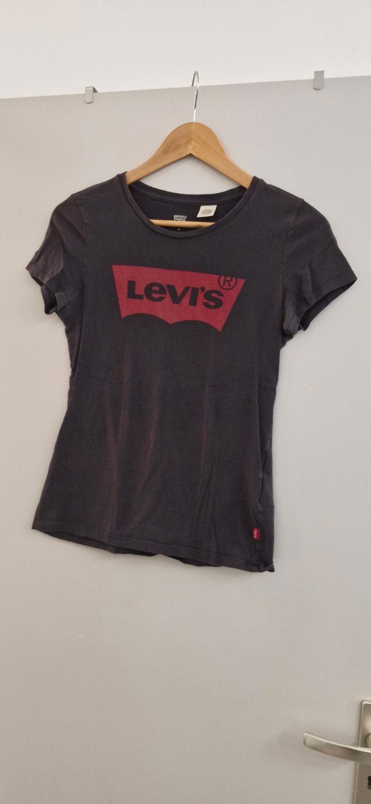 Levi's T-shirt zwart met rood logo - Maat XS, Zwart, Ophalen of Verzenden, Zo goed als nieuw, Korte mouw