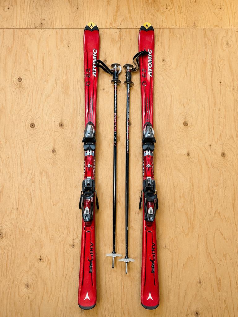 Atomic ski's + stokken!, Ophalen, 160 tot 180 cm, Gebruikt, Atomic