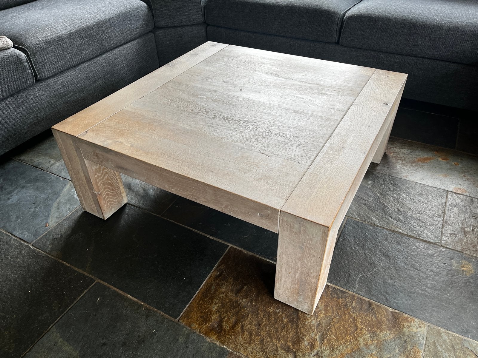 Robuuste vierkante salontafel van eikenhout, Gebruikt, 5 – 50, Eikenhout, Vierkant