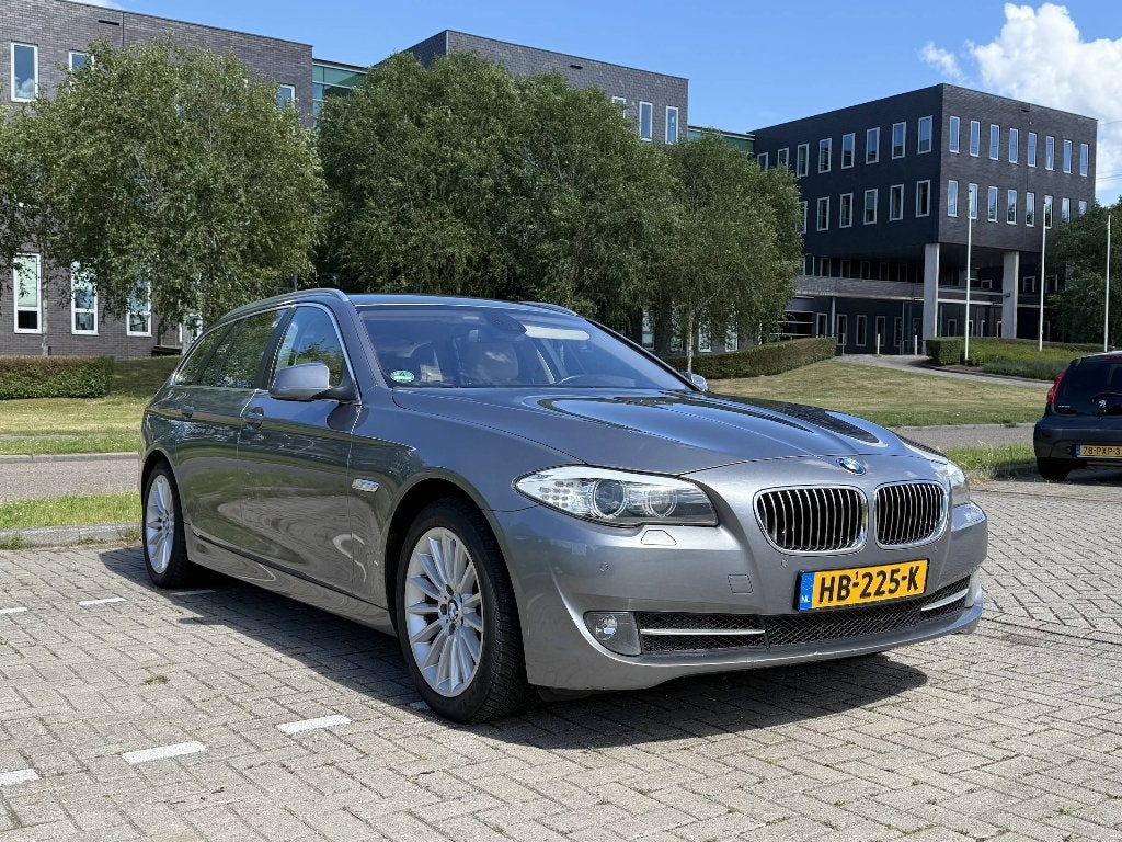 BMW 5-Serie 523I Touring 150KW Aut8 2010 Grijs, Auto's, Euro 5, Achterwielaandrijving, Beige, 2000 kg