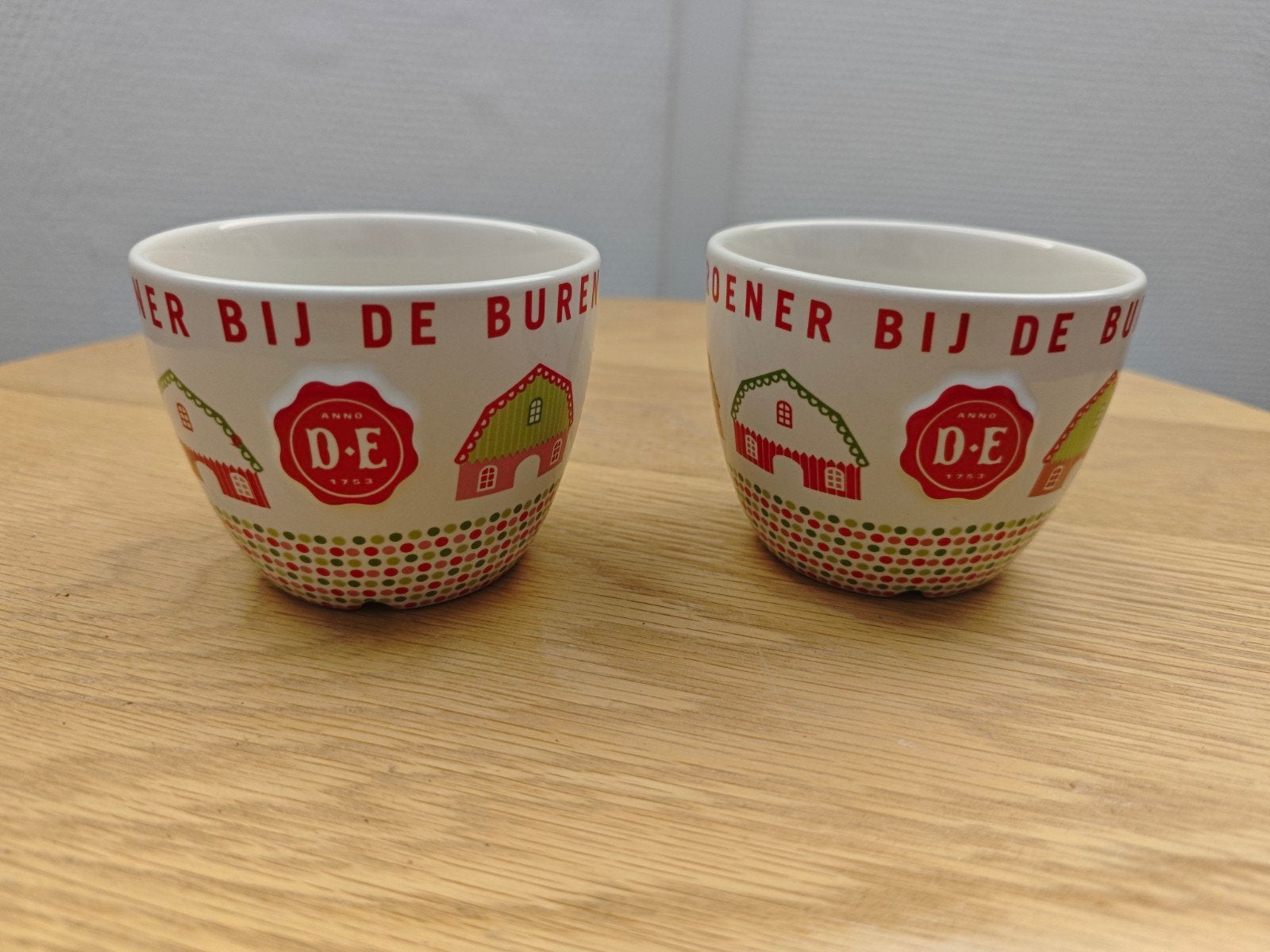 2 Douwe Egberts burendag kopjes, Ophalen of Verzenden, Zo goed als nieuw, Overige stijlen, Kop(pen) en/of Schotel(s)