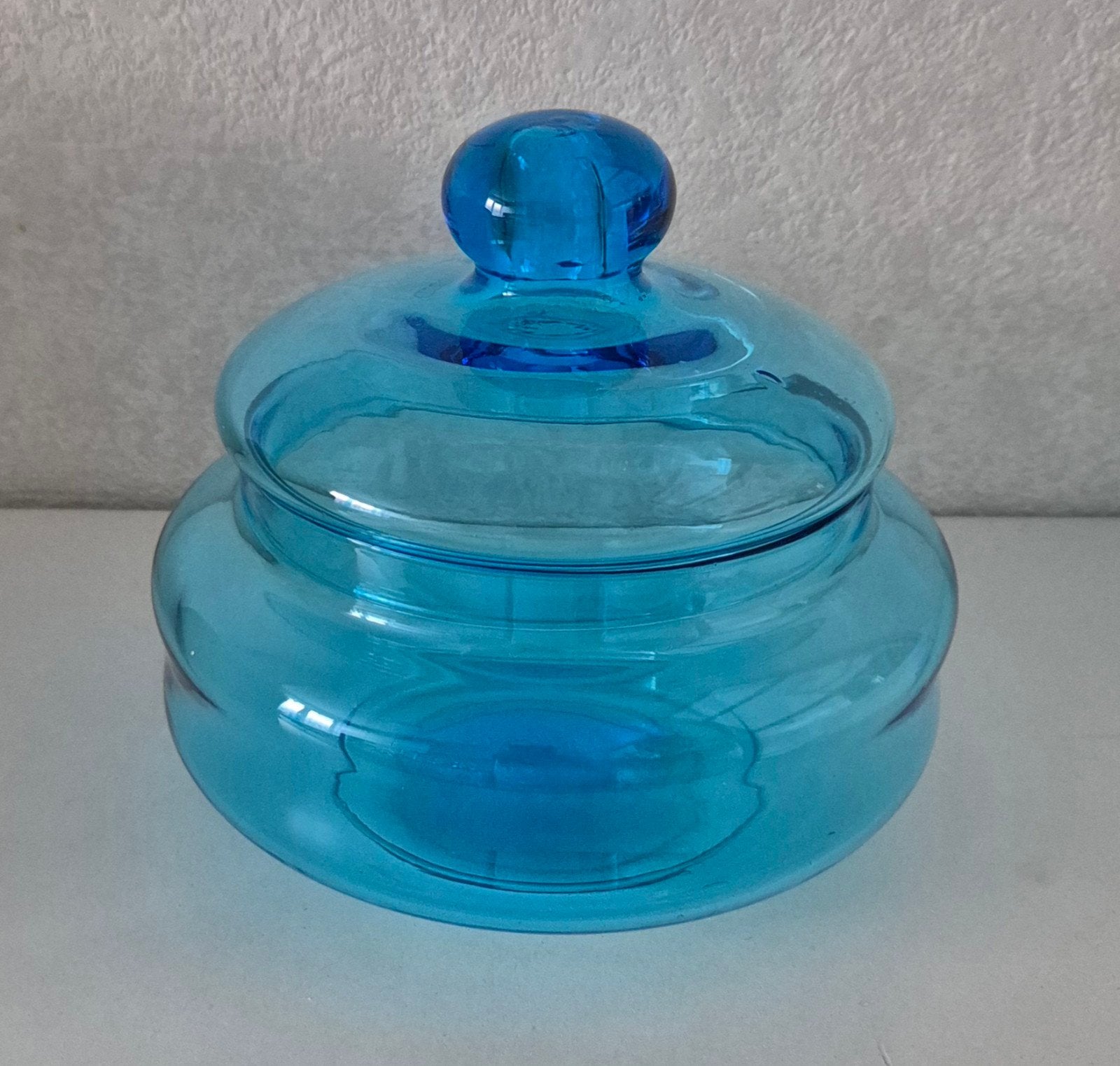 mooie glazen blauwe bonbonniere, Huis en Inrichting, Glas of Glazen, Ophalen of Verzenden, Overige stijlen, Glas
