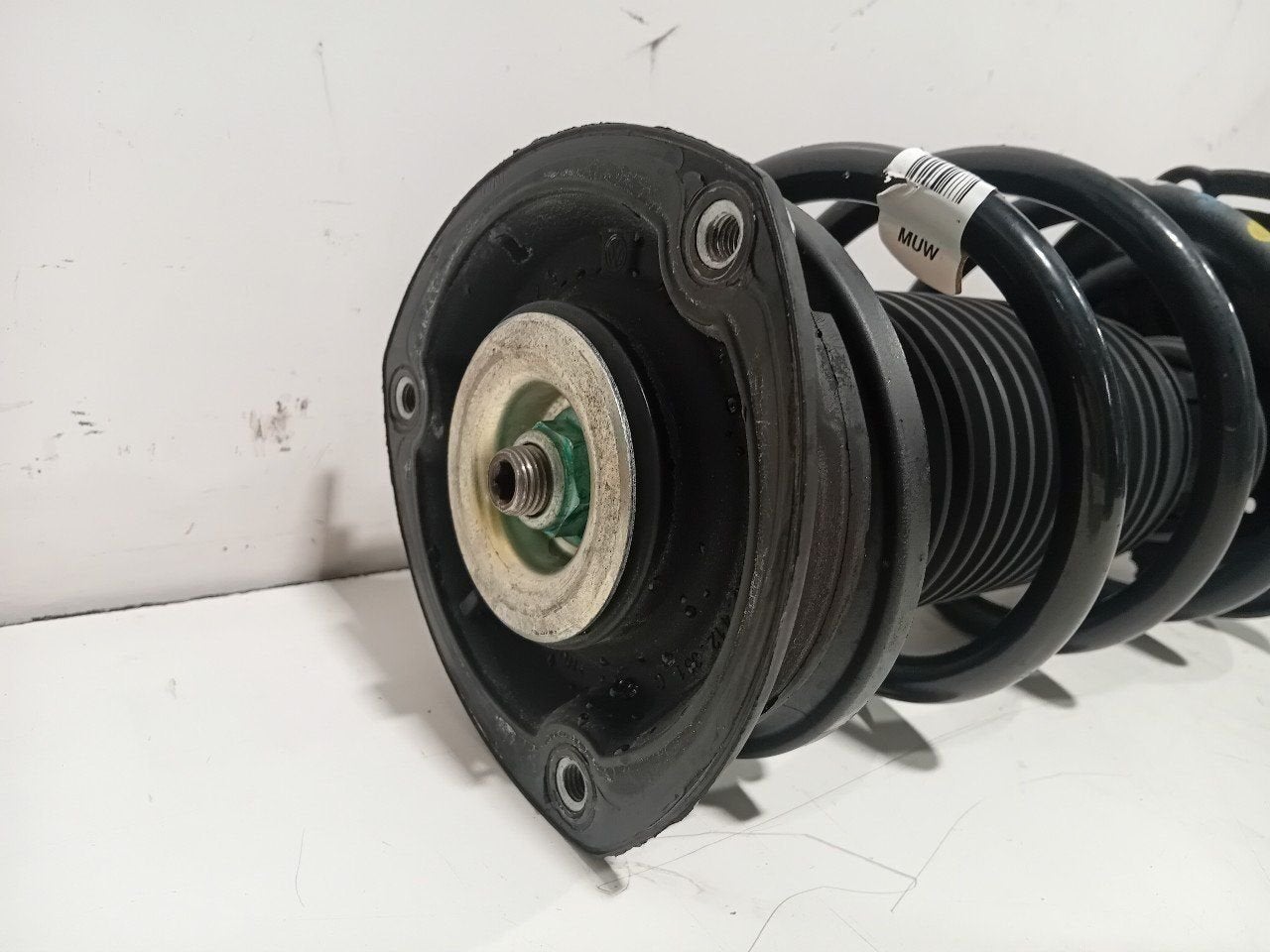Veerpoot links voor Volkswagen Passat, Auto-onderdelen, Onderdelen@venauto.nl, Van der Ven Autorecycling B.V., Gebruikt, Ettenseweg 76, 4706 PB Roosendaal, The Netherlands